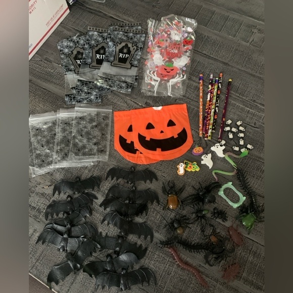 Halloween Party Favor Bags, goodies Decorations Toys, bugs, pencils, erasers - Picture 2 of 5